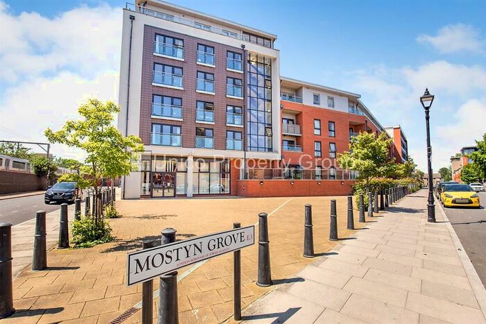 2 Bedroom Flat To Rent In Windsor Court, Mostyn Grove, London, E3