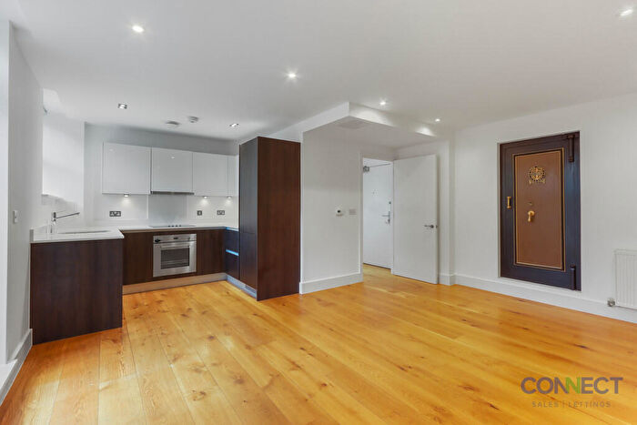 1 Bedroom Flat To Rent In Prytaneum Court, Green Lanes, Palmers Green, N13