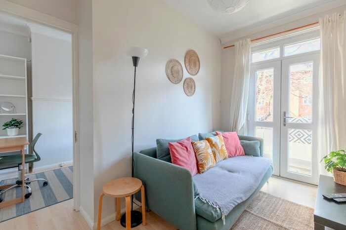 4 Bedroom Flat To Rent In Hemans Street, London ., SW8