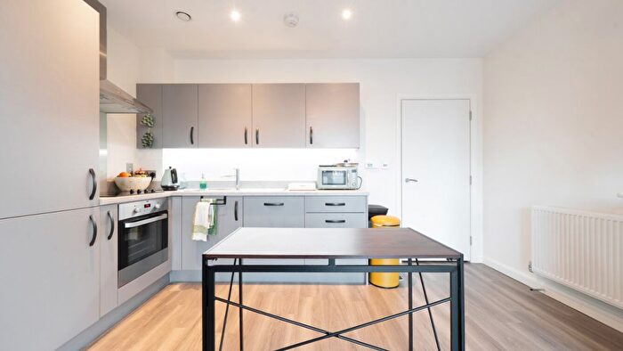 1 Bedroom Flat For Sale In Cranton Avenue, Hayes, UB3