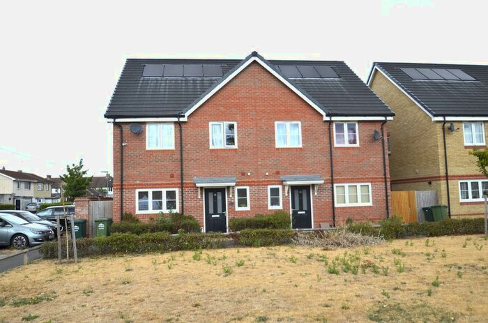 4 Bedroom Terraced House To Rent In Holywell Way, Staines-Upon-Thames, TW19
