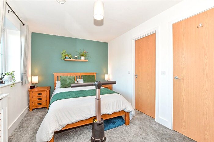 4 Bedroom Semi-detached House For Sale In Lynch Close, Havant, Hampshire, PO9