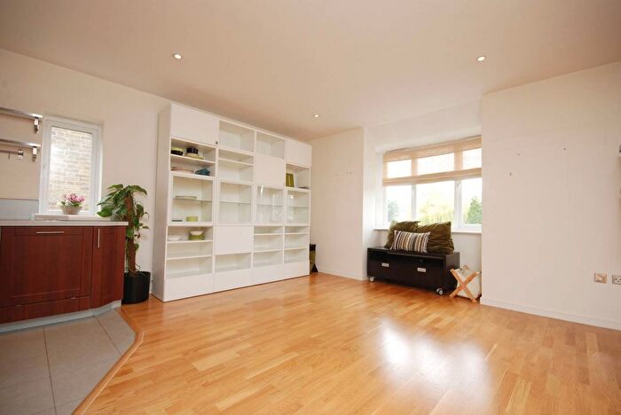 2 Bedroom Flat To Rent In Britannia Road, Surbiton, KT5