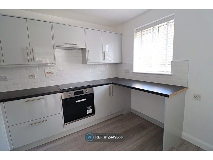 1 Bedroom Flat To Rent In Chalkstone Close, Welling, DA16