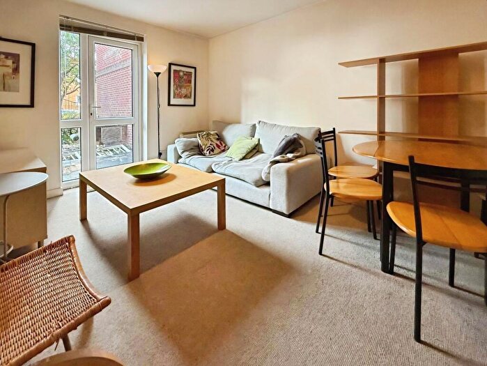 1 Bedroom Flat To Rent In Hathersage Road, Manchester, M13