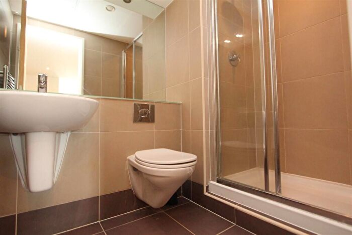 2 Bedroom Flat To Rent In Brewery Wharf, Leeds, LS10