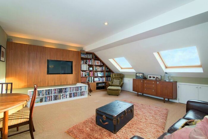 2 Bedroom Flat To Rent In Mildmay Road, Islington, London, N1