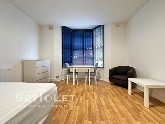 Studio To Rent In Evington Road, Near Victoria Park, Leicester, LE2