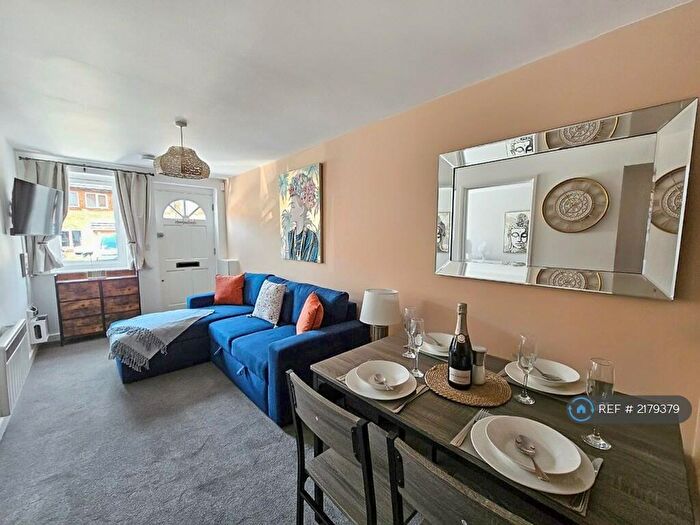 1 Bedroom Flat To Rent In Hewlett Court, Cheltenham, GL52