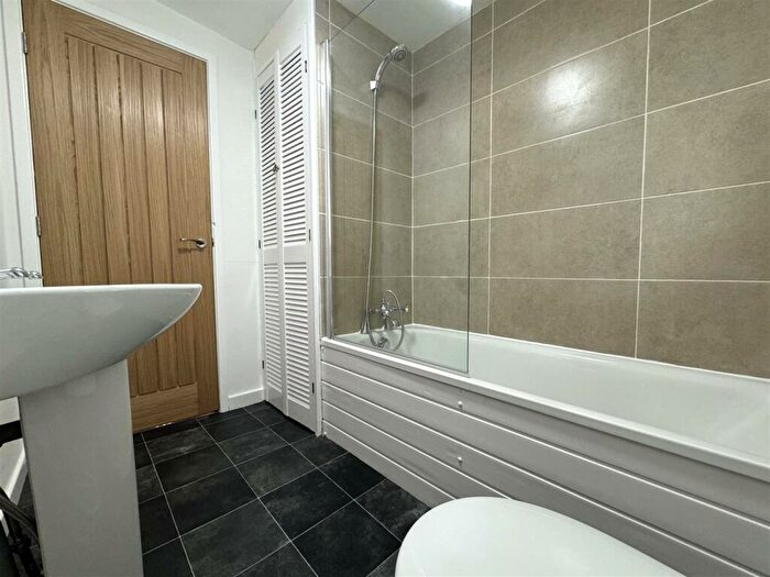 3 Bedroom Cottage To Rent In Woolrow Cottage, Birkhouse Road, Bailiff Bridge, Brighouse, HD6