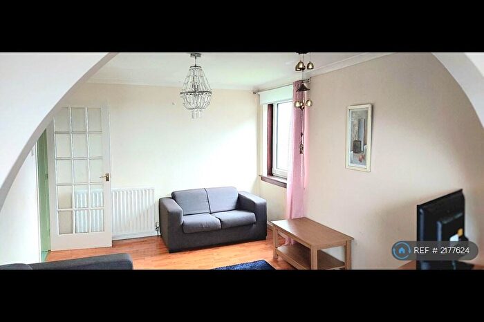3 Bedroom Flat To Rent In Cornhill Drive, Aberdeen, AB16