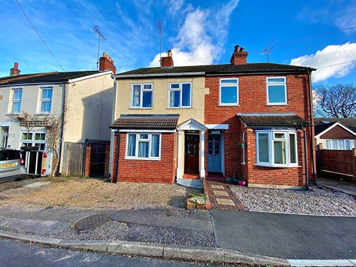 4 Bedroom Semi-Detached House To Rent In Blackwater, GU17