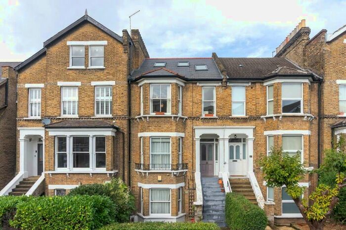 3 Bedroom Apartment To Rent In Alexandra Drive, London, SE19