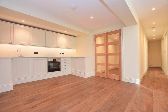 2 Bedroom Flat To Rent In High Street, Hastings, TN34