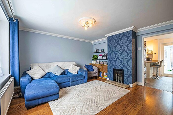 2 Bedroom Terraced House For Sale In Middle Hill, Chaulden, Hemel Hempstead, Hertfordshire, HP1