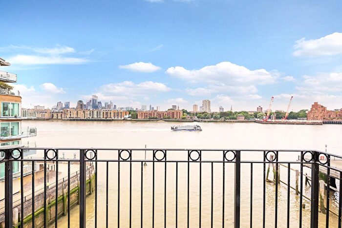 2 Bedroom Flat For Sale In Leeside Court, Rotherhithe Street, London, SE16