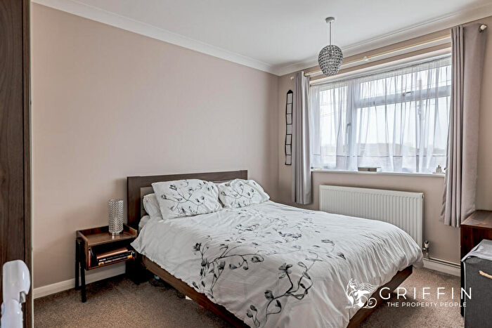 2 Bedroom Maisonette For Sale In West Road, South Ockendon, RM15