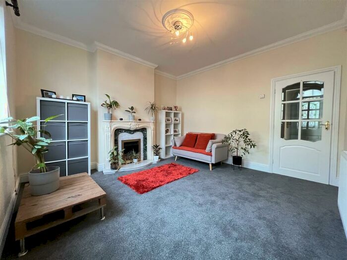 4 Bedroom Terraced House To Rent In Stewkins, Stourbridge, West Midlands, DY8