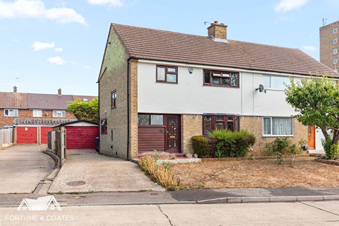 3 Bedroom Semi-detached House For Sale In Tunnmeade, Harlow, CM20