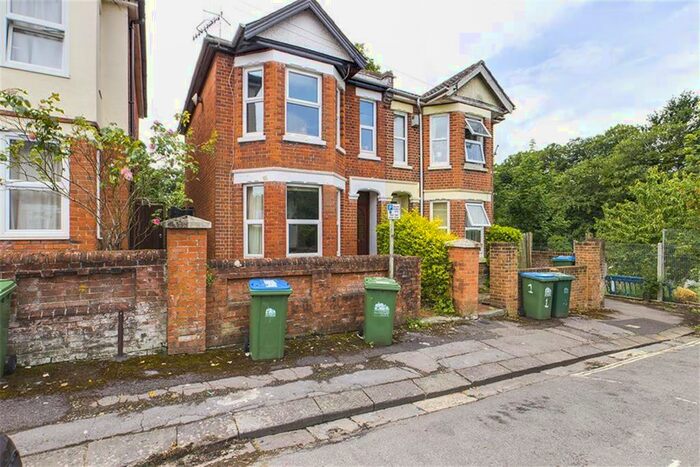 4 Bedroom Private Hall To Rent In Sandhurst Road, Southampton, SO15