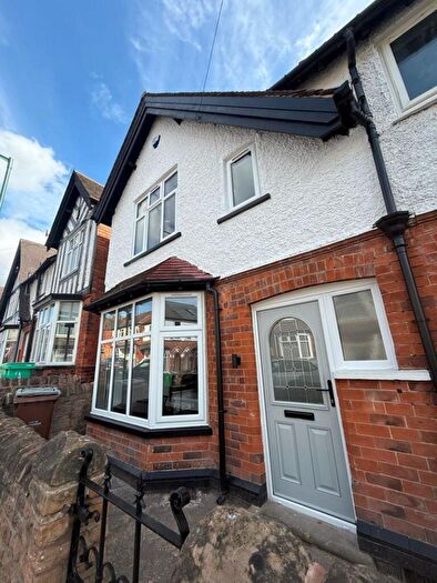 4 Bedroom Semi-Detached House To Rent In Elmsthorpe Avenue, Nottingham, NG7