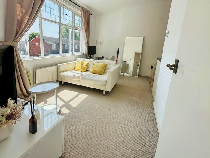 2 Bedroom Flat To Rent In Camborne Road, Sutton, SM2