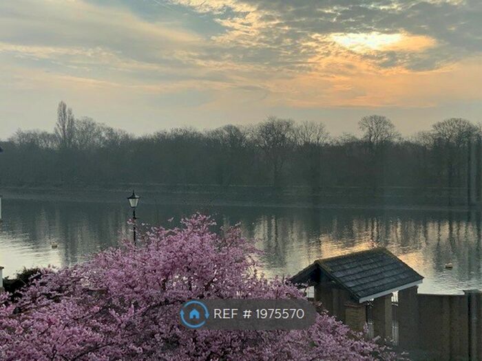 2 Bedroom Flat To Rent In Regency Quay, Chiswick, W4