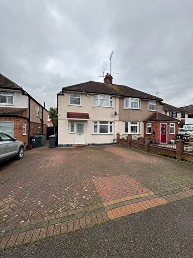 3 Bedroom Semi-Detached House To Rent In Maida Avenue, Chingford, London, E4