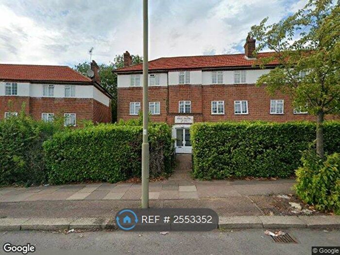 2 Bedroom Flat To Rent In Hale Lane, Edgware, HA8