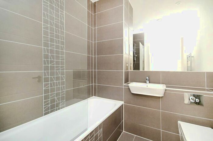 2 Bedroom Flat To Rent In Bristol Walk, Kilburn, London, NW6