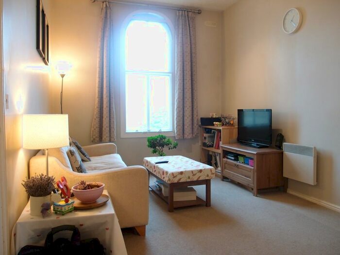 2 Bedroom Flat To Rent In Hamlet House, Forest Hill, SE23