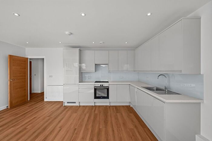 3 Bedroom Flat To Rent In Chiswick High Road, Turnham Green, W4