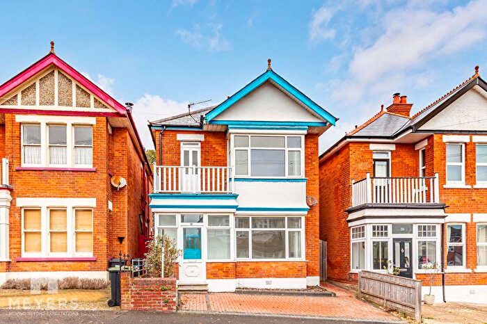 3 Bedroom Detached House For Sale In Hillbrow Road, Southbourne, BH6