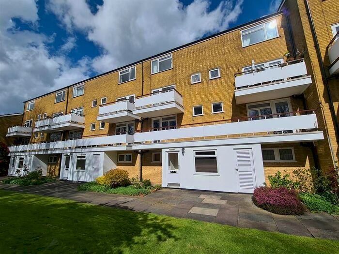 2 Bedroom Flat To Rent In Well House, Woodmansterne Lane, Banstead, SM7