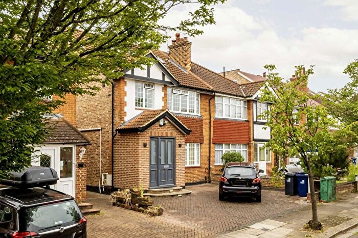 5 Bedroom Property To Rent In Gibbon Road, London, W3