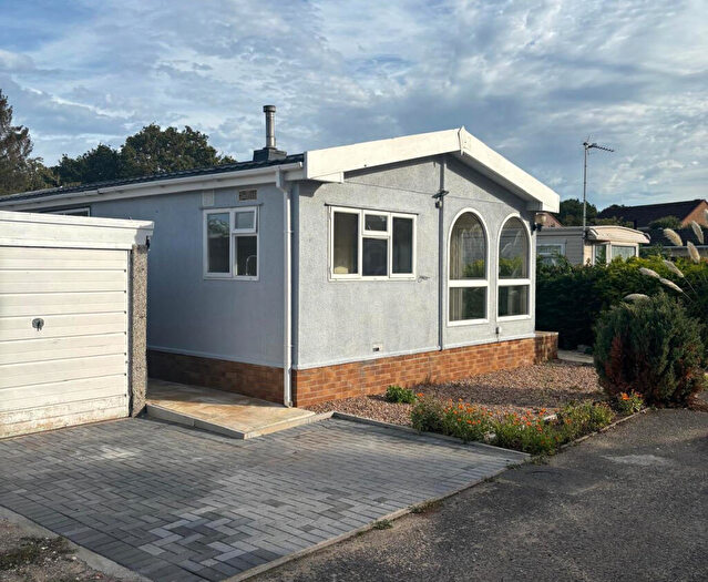2 Bedroom Park Home For Sale In Lincoln, Lincolnshire, LN6