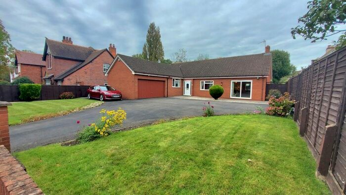 2 Bedroom Bungalow To Rent In Kenilworth Avenue, Longlevens, Gloucester, GL2
