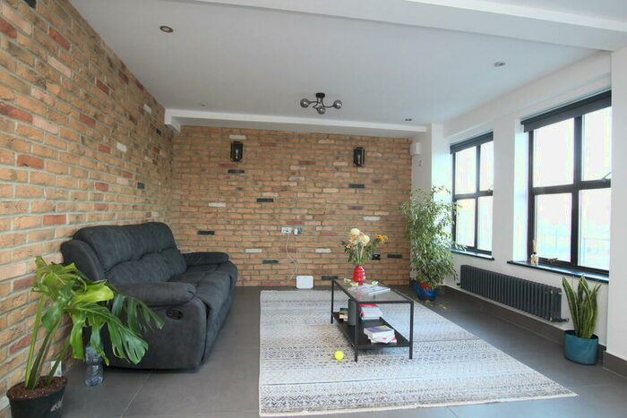 1 Bedroom Apartment To Rent In Copperfield Road, Mile End, E3