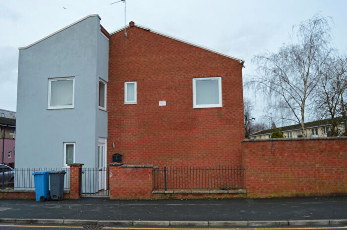 2 Bedroom Semi Detached House To Rent In Jevington Walk, Manchester, M13