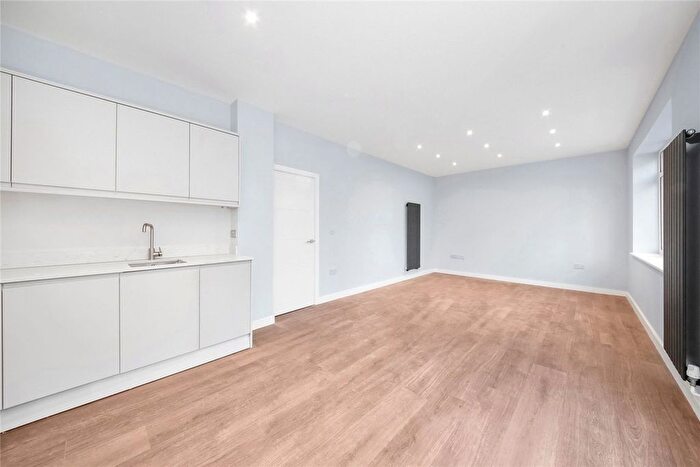 2 Bedroom Flat To Rent In Greenwich High Road, Greenwich, SE10