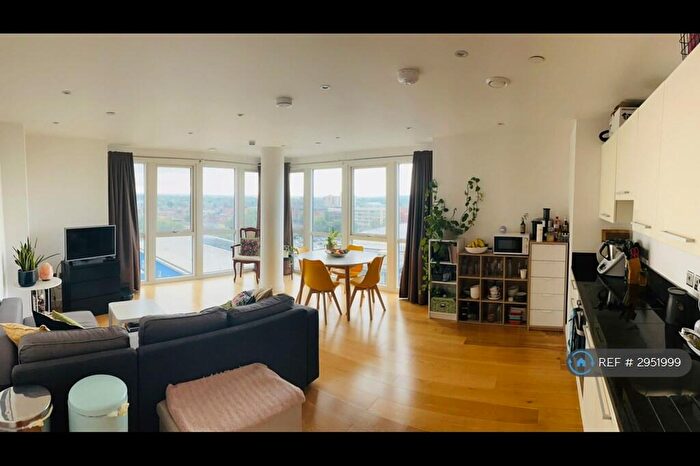 2 Bedroom Flat To Rent In Railway Terrace, Slough, SL2