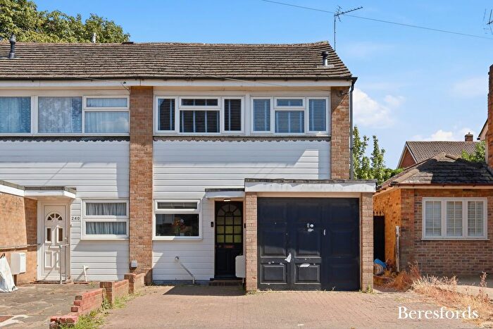 3 Bedroom Semi-Detached House For Sale In Warley Hill, Great Warley, CM13