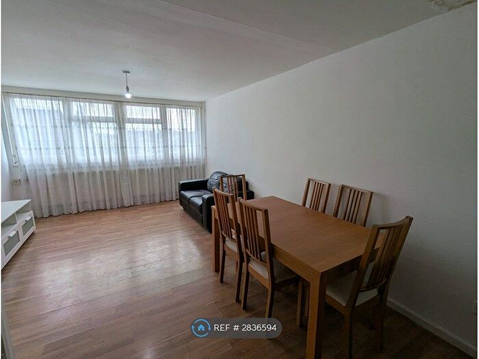 2 Bedroom Maisonette To Rent In Sandra Close, London, N22