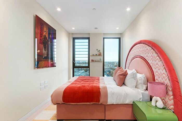 2 Bedroom Apartment To Rent In The Arc, City Road, London, EC1V