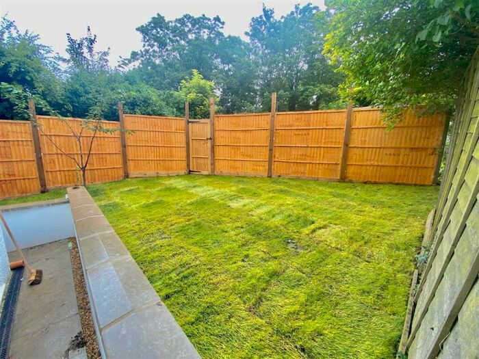 Flat To Rent In Abercorn Road, Mill Hill, NW7