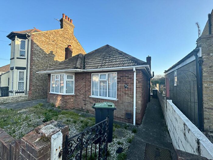 2 Bedroom Detached Bungalow To Rent In Kings Avenue, Ramsgate, CT12