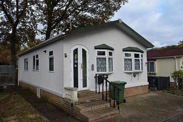 2 Bedroom Mobile/park Home For Sale In Ram Hill, Coalpit Heath, Bristol, BS36