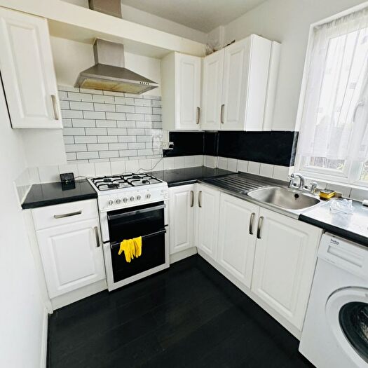2 Bedroom Property To Rent In Rosedale Avenue, Hayes, UB3