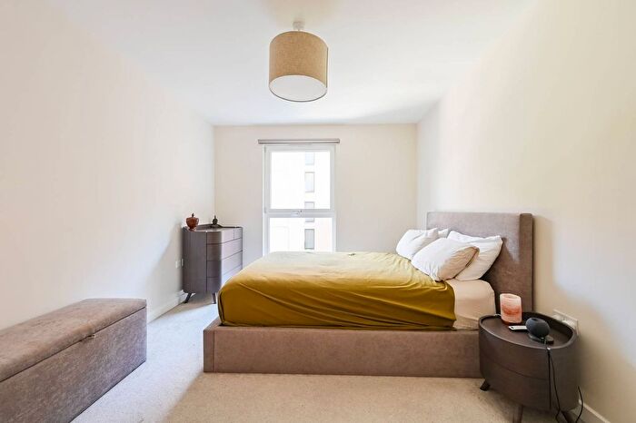 2 Bedroom Flat For Sale In Forest Road, Walthamstow, London, E17