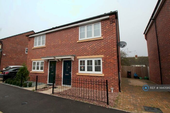 2 Bedroom Semi-Detached House To Rent In Spring Pool Meadow, Dudley, DY1